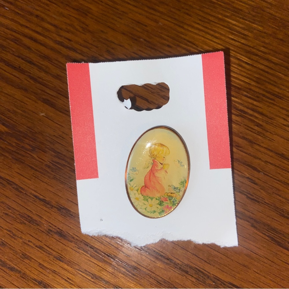 Rare Baby Angel In Pink Dress Praying With Birds In Garden Pin Lapel Brooch.